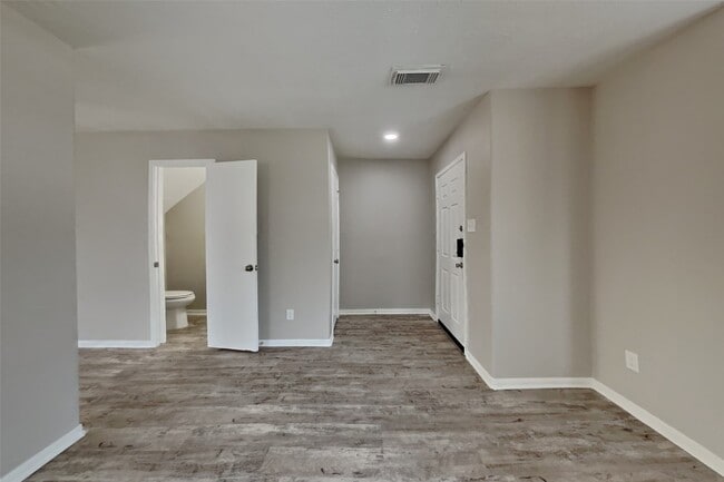 Building Photo - 2506 Buckminster Dr