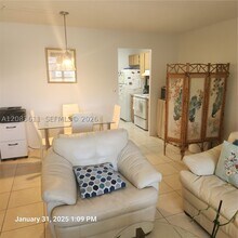 Building Photo - 10004 Twin Lakes Dr