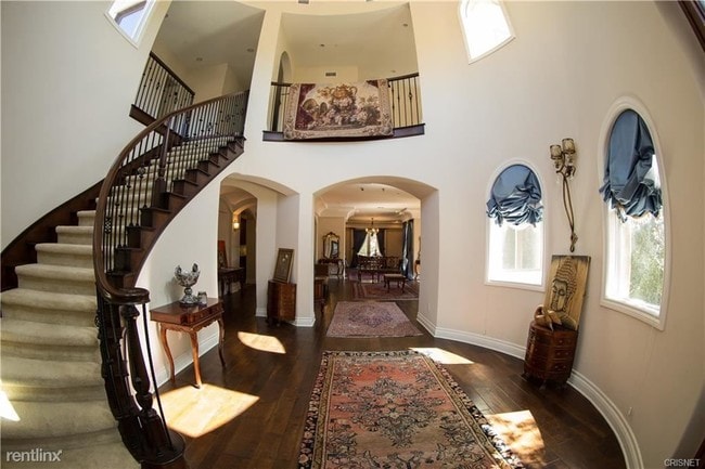 Building Photo - 3889 Old Topanga Canyon Rd