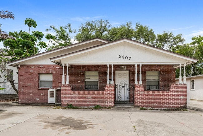 Building Photo - 3207 E 24th Ave