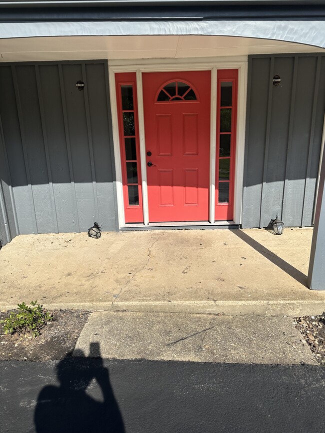 Building Photo - 8614 Dunbrook Ln