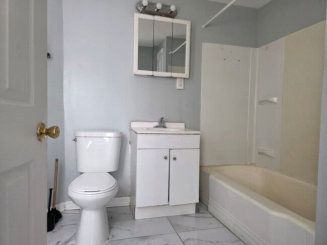Photo - 19 S Cannon Dr House