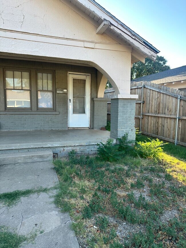 Building Photo - 907 S Carolina St