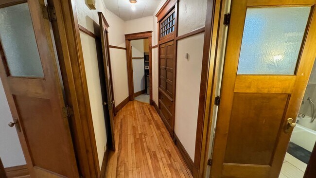 Building Photo - Belmont Apartments 611 Gertrud, 402 S 6th,...