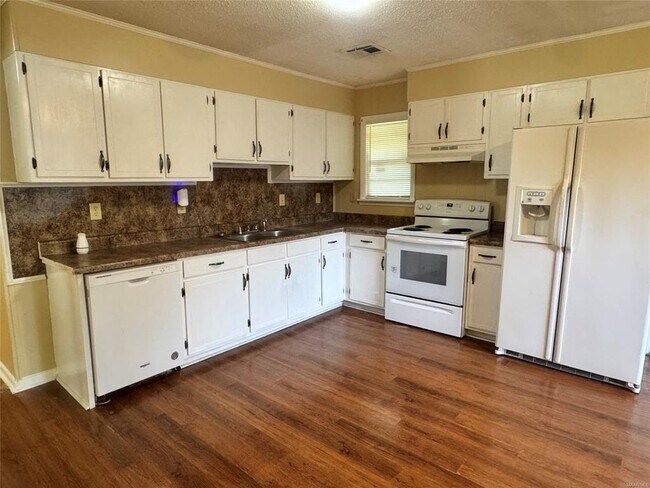 Foto del edificio - 429 Fieldbrook Dr