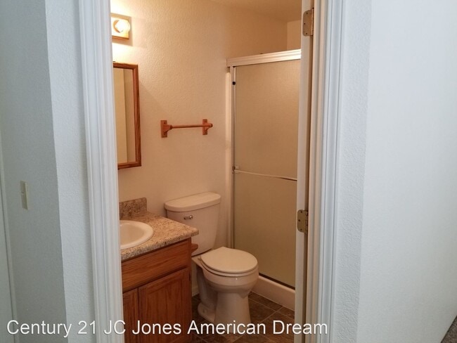 Building Photo - 2 br, 2 bath House - 1129 Willow Lane  #8