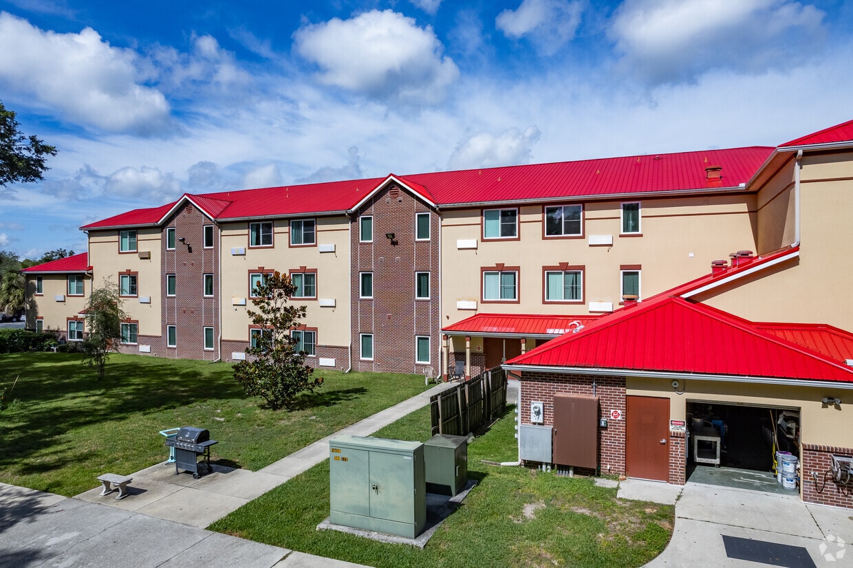 2921 NE 14th St Ocala, FL 34470-8816 - Evangeline Booth Garden Apartments