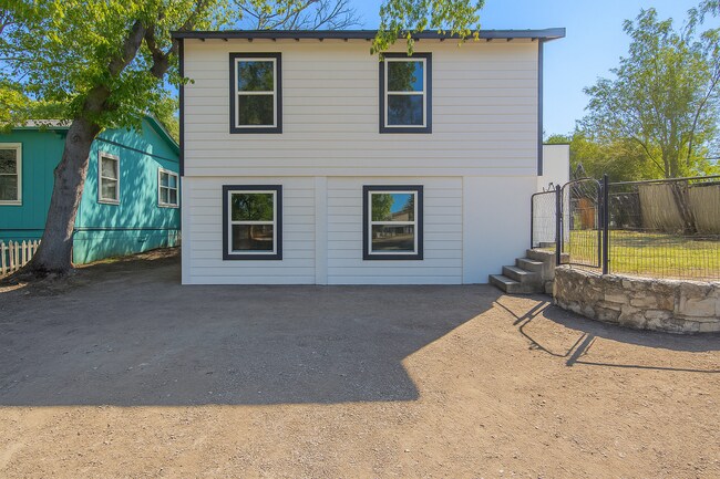 Photo - 2215 N Elmendorf St Apartment