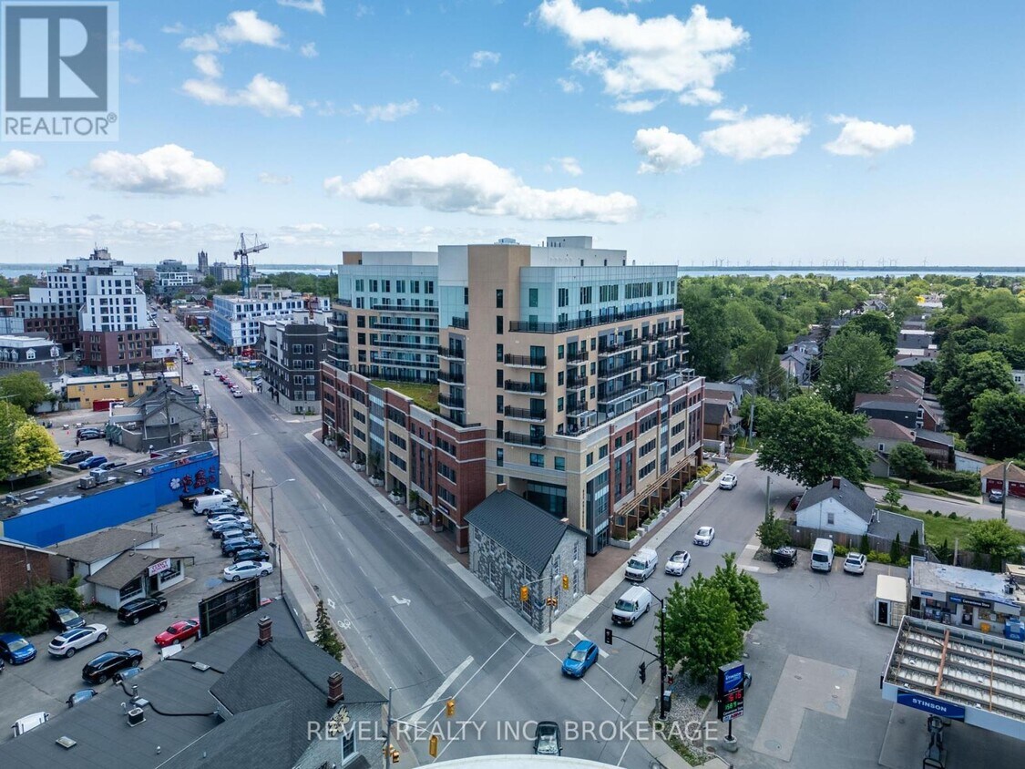 Primary Photo - 652-652 Princess St