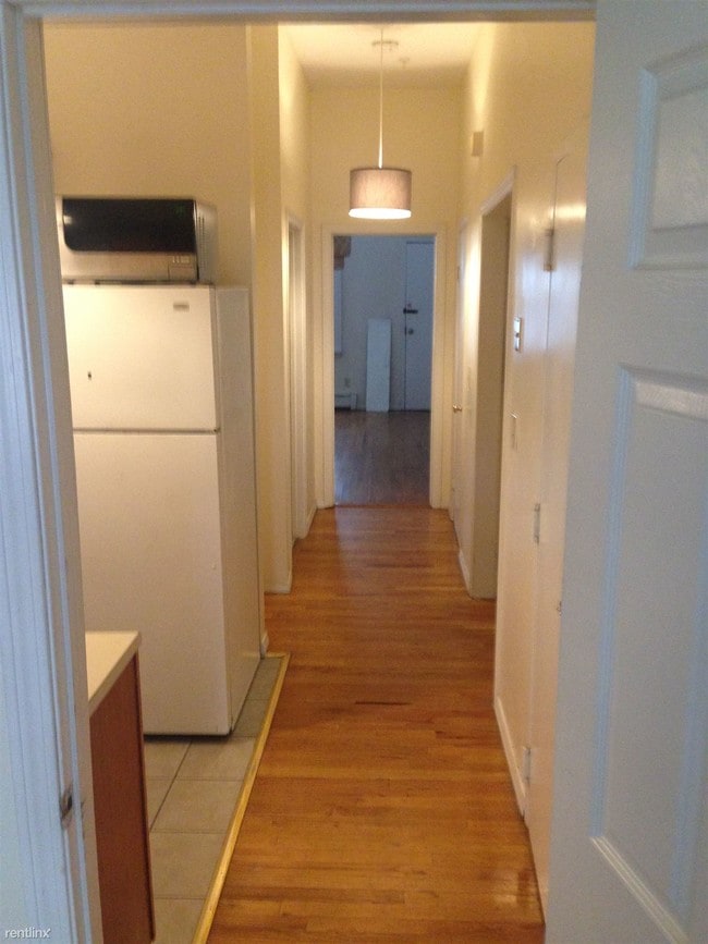 Building Photo - 1 br, 1 bath  - 170 Park St Apts 1, 2 & 3