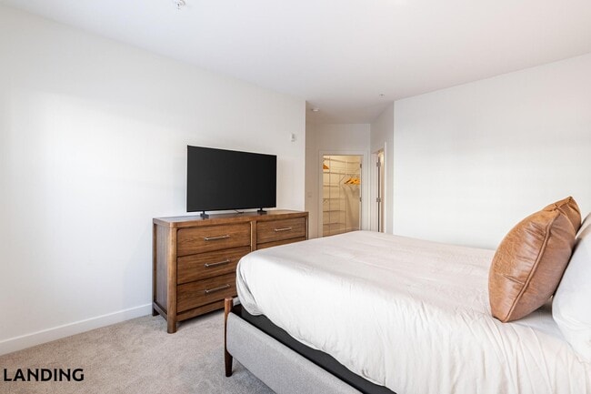 Building Photo - 33 New Scotland Ave