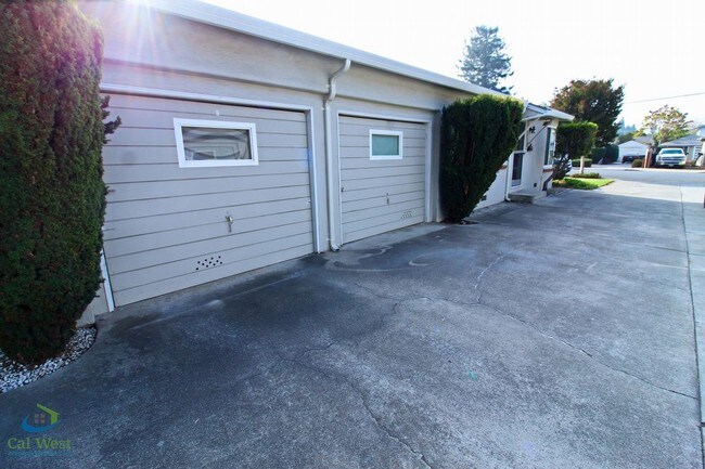 Building Photo - 148 N Murphy Ave