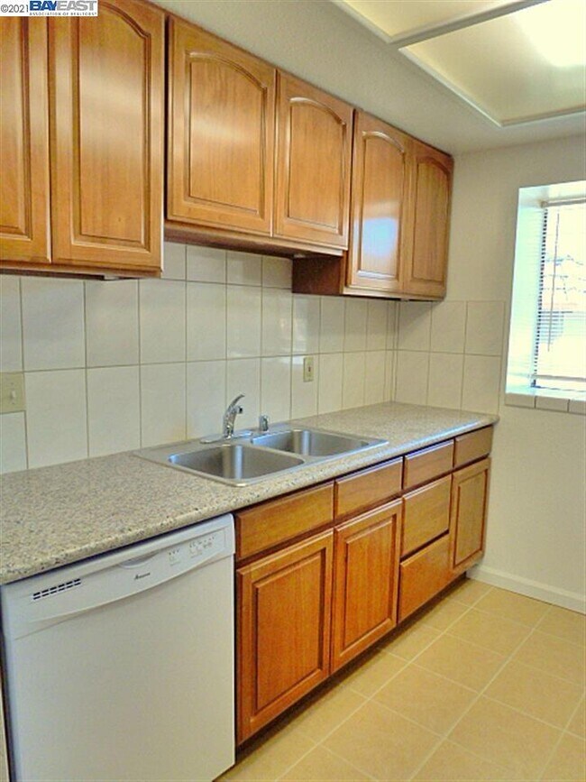 Building Photo - 3333 Shadow Park Pl