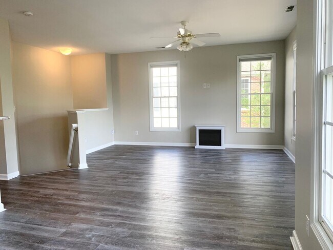 Building Photo - 2223 Kudrow Ln