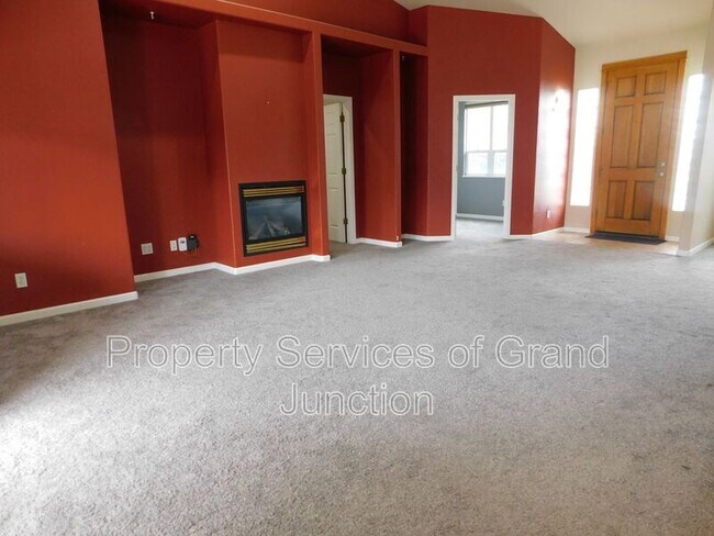 Building Photo - 566 Garnet Dr