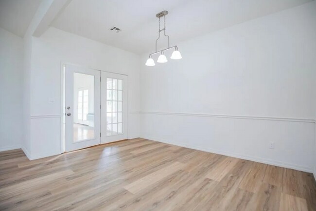 Foto del edificio - Great Location! Family House! 3 bedroom,  2.5 bathroom, large bonus room, 2 car garage