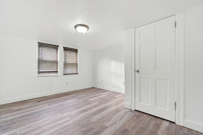 Foto del edificio - 130 Elmwood Ave