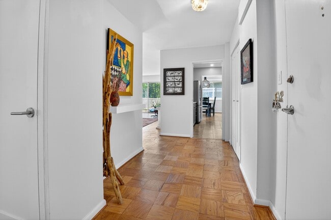 Foto del edificio - 5100 Dorset Ave