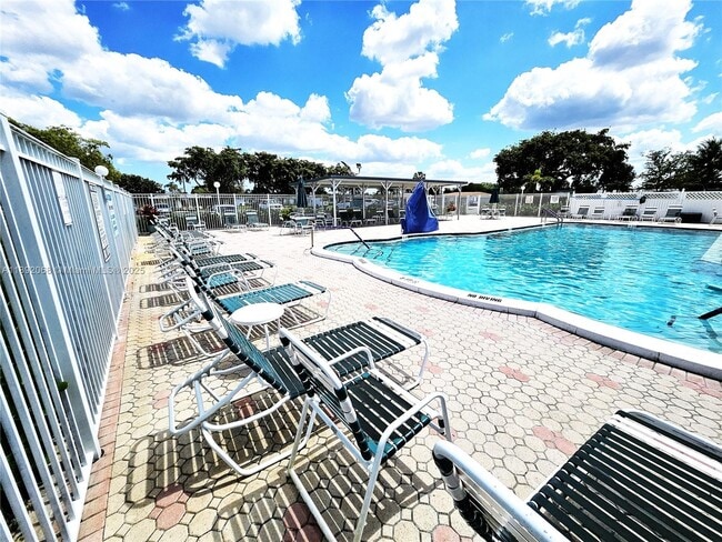 Foto del edificio - 1040 NW 73rd Terrace