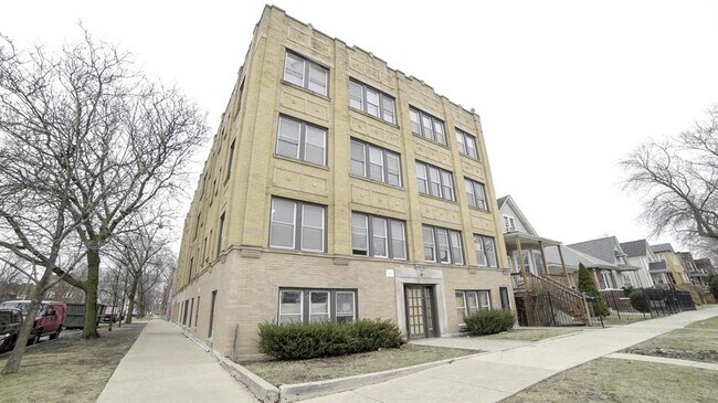 Building Photo - 3853 W Schubert Ave