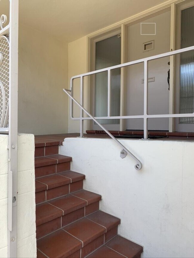 Building Photo - 3 bedroom in San Francisco CA 94114