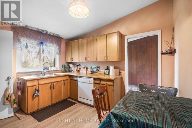 Building Photo - 776 Sunninghill Ave
