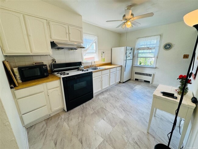 Building Photo - 23 Amityville Rd