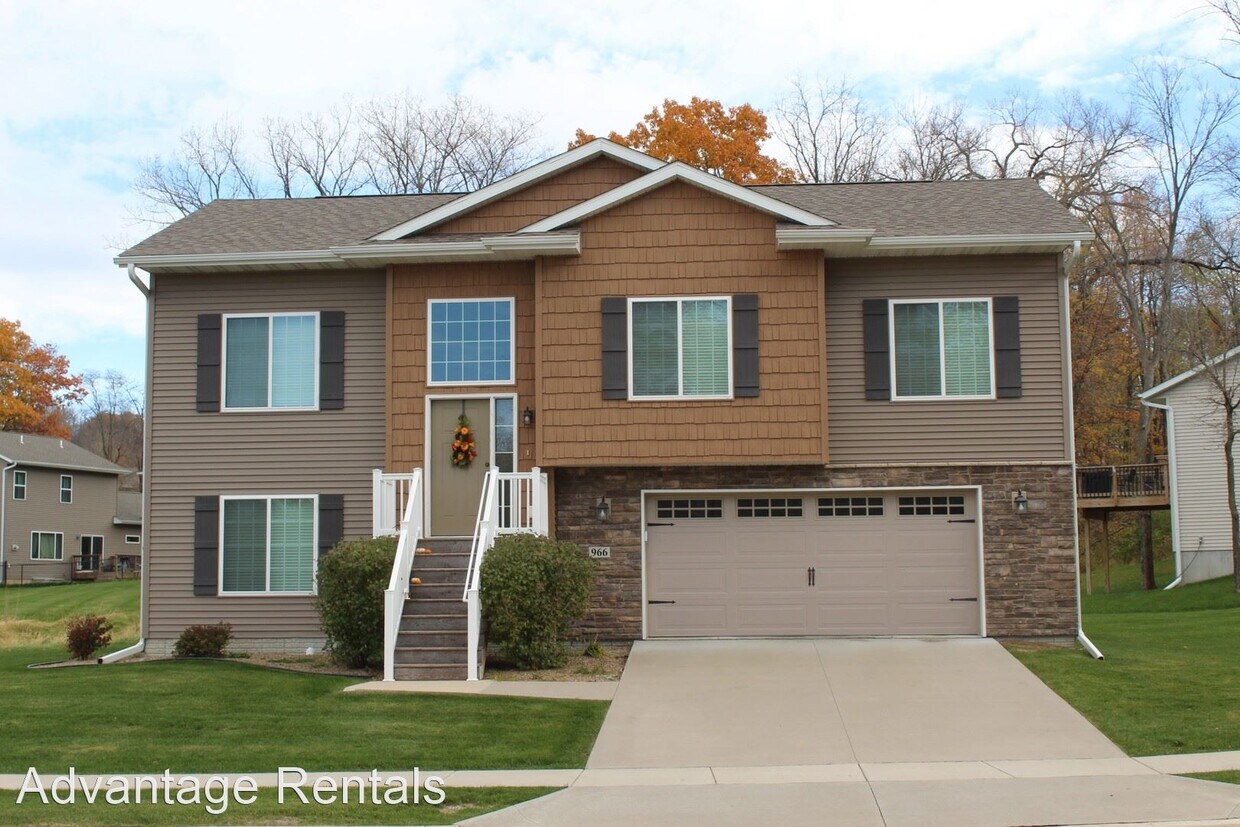 Primary Photo - 4 br, 3 bath House - 966 Manitou Trail