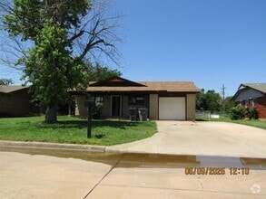 Building Photo - 1329 SE Clover Ln