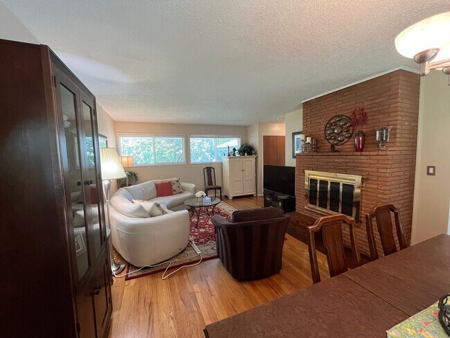 Building Photo - 4Bd/2Ba Home in Denny Whitford neighborhoo...