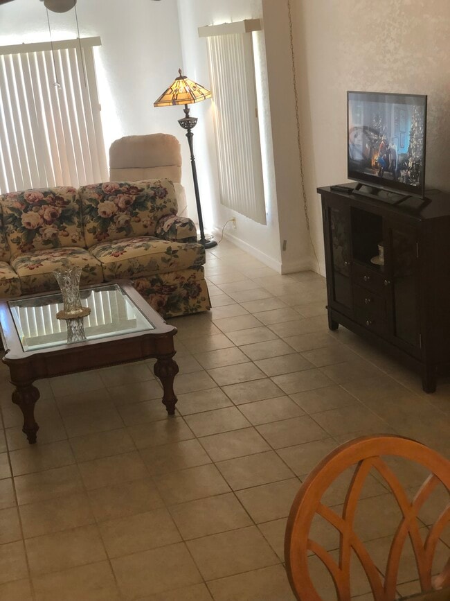 Foto del edificio - 2264 Winkler Ave