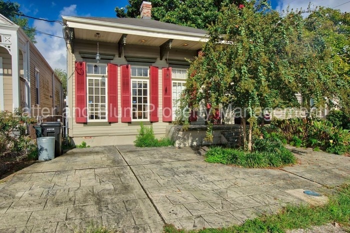 Primary Photo - 516 Soniat St