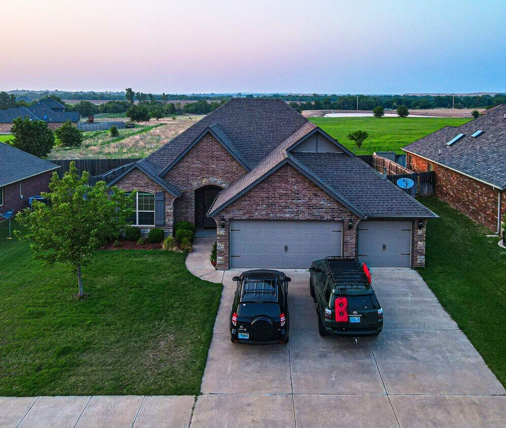 Foto principal - Beautiful Eastlake Home, easy access to Ft...