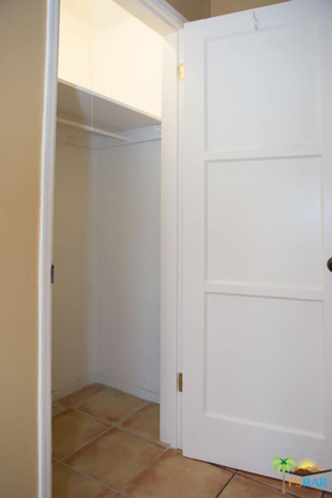 Foto del edificio - 723 E Camino Parocela