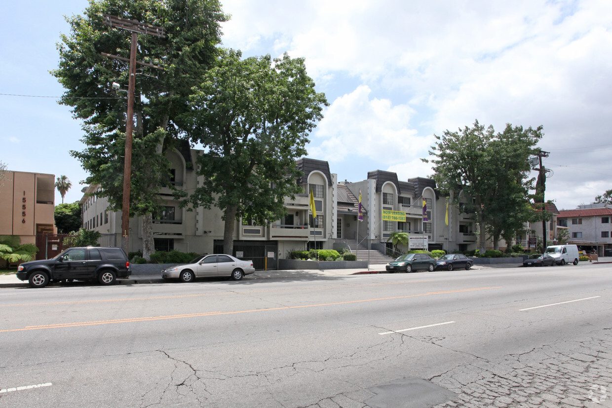 Foto del edificio - Bentley Court Apartments