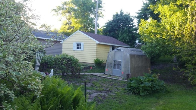 Building Photo - 705 Willow St