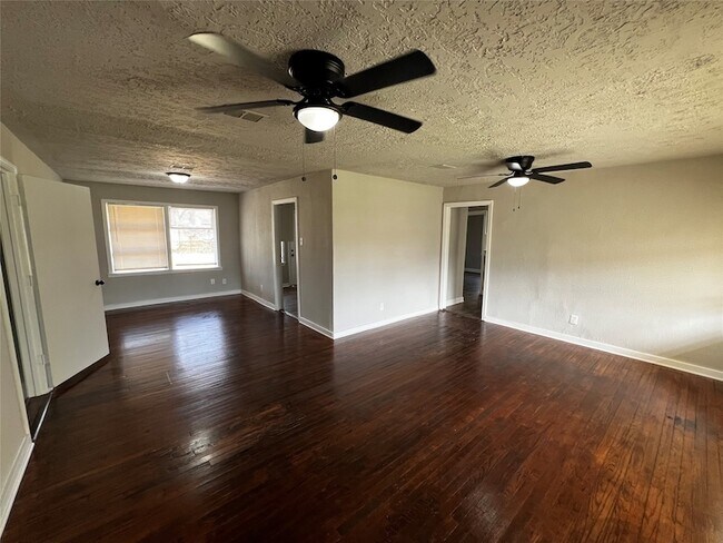 Building Photo - 5815 Southseas St