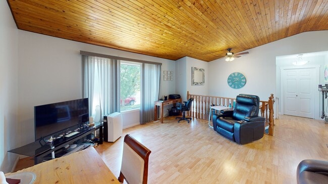 Photo du bâtiment - 6406 Poplar Dr