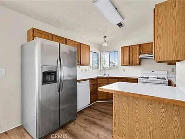 Foto del edificio - New Flooring & Ready for Move-in!