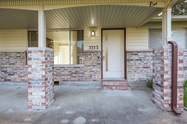 Building Photo - MOVE IN READY NOW! 3 bedrooms, 1.5 baths 1 car garage. Easy JBLM commute! North Thurston School D...