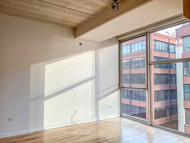 Building Photo - 630 N Franklin St