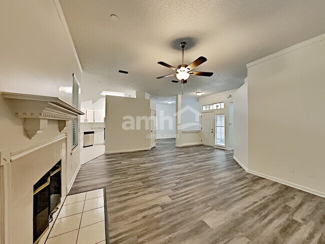 Foto del edificio - 10550 Otter Creek Drive