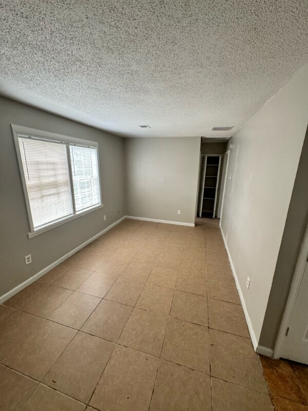 Building Photo - 1825 Castalia St