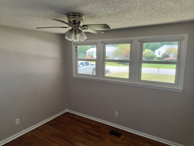 Building Photo - 504 Clyde Dr