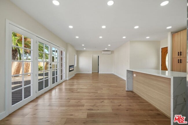 Building Photo - 21009 Saticoy St