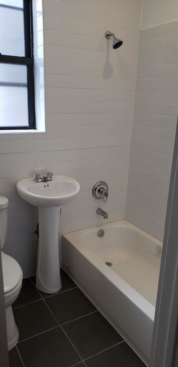 Foto del edificio - 657 E 21st St