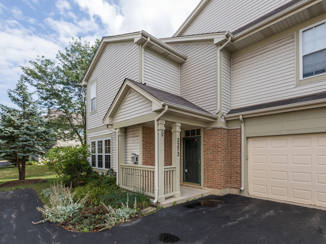 2272 Vanderbilt Dr, Geneva, IL 60134 Townhome Rentals in Geneva IL