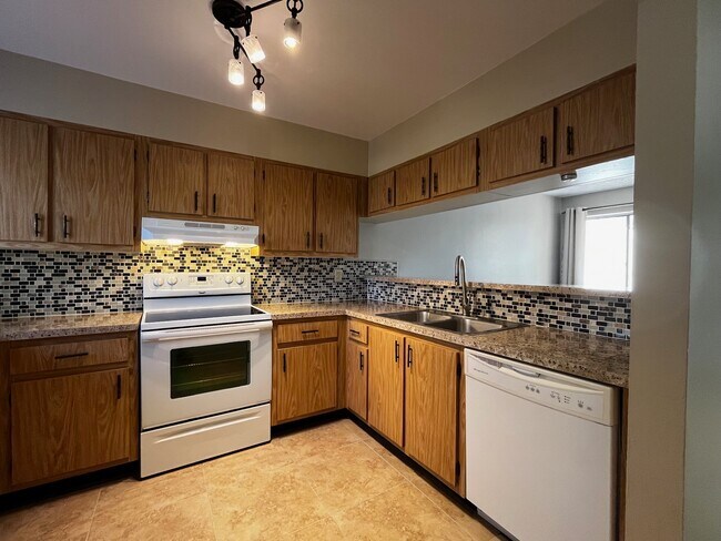 Cocina con protector contra salpicaduras de azulejos - 1694 SW Crossing Cir