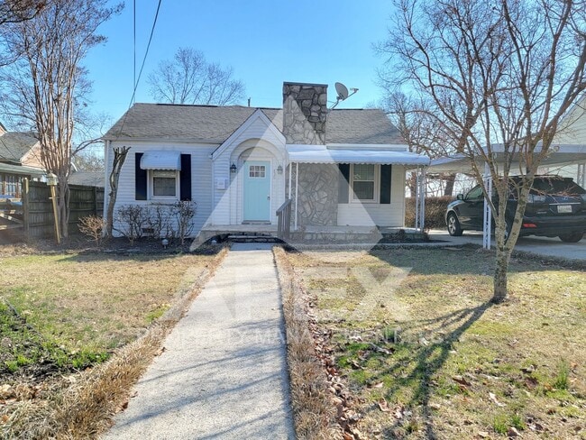 Craftsman Style 2 Bd 1.5- Ba Single Family Home with carport in North Knox! - Craftsman Style 2 Bd 1.5- Ba Single Family Home with carport in North Knox!
