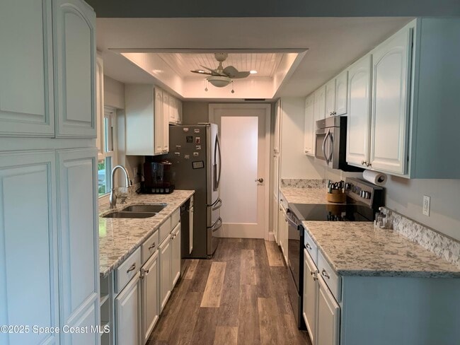 Building Photo - 658 Hibiscus Dr